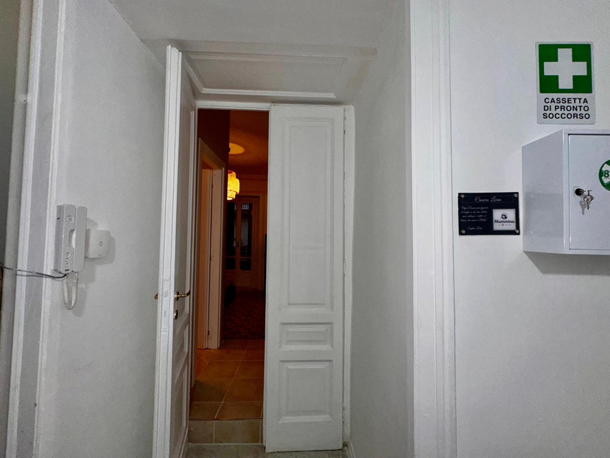 Mammina Home Napoli Esterno foto